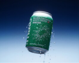 UNO MATE with thin droplets and motion blur StudioCitrus